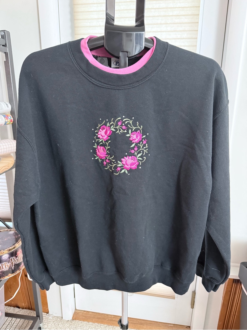 Vintage rose embroidered grannycore black sweatshirt PFI fashions size L bling